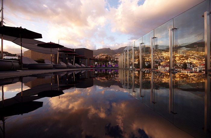 Terraço de hotel de luxo em Portugal, ambiente de excelência e discrição para executivos e profissionais que procuram psicoterapia diferenciada